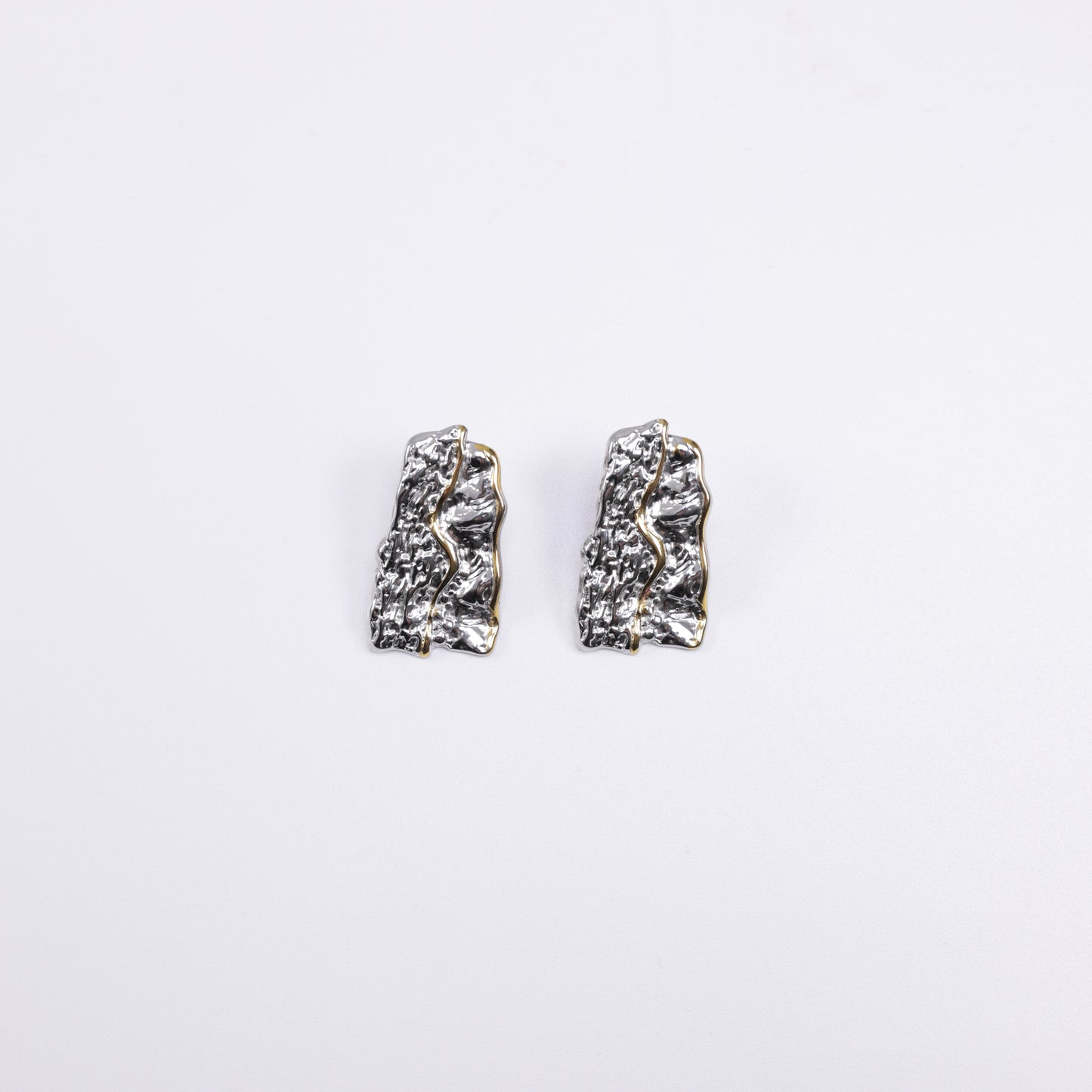 Dera Earring